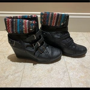 NWOT Cute Italian Bucco Boots W Tribal Lining